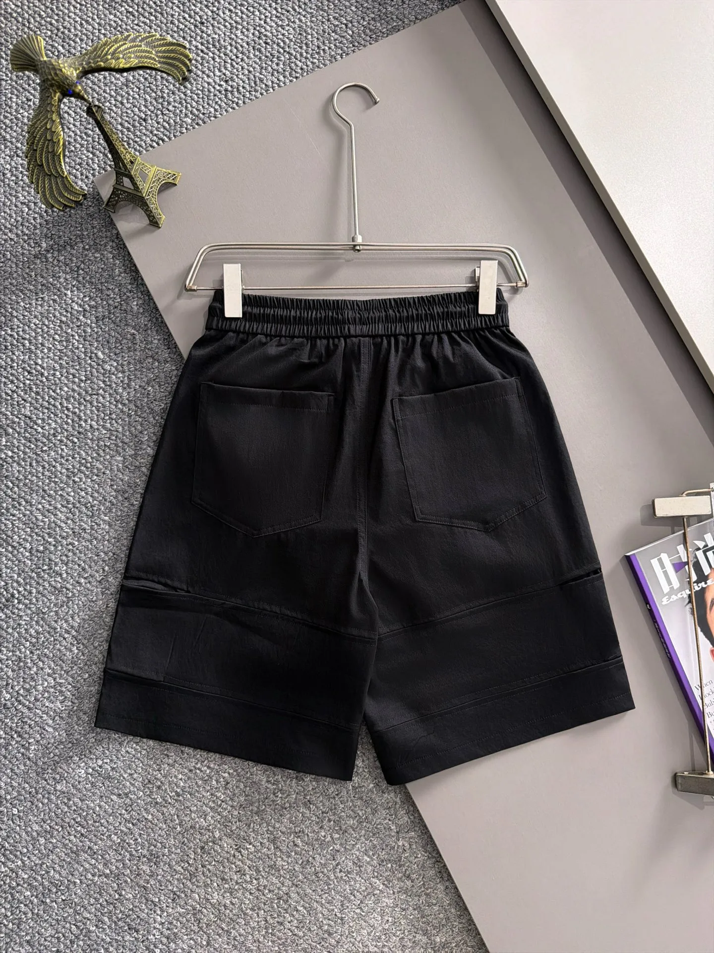LP 2041 Spring/Summer New Arrival elastic band casual shorts, counter-customized fabric Breathable, high comfort, impeccable details, brand element design concept, reflecting high quality. It feels delicate and soft! It presents a casual cut and the upper body shape is great! Sizes:S-2XL